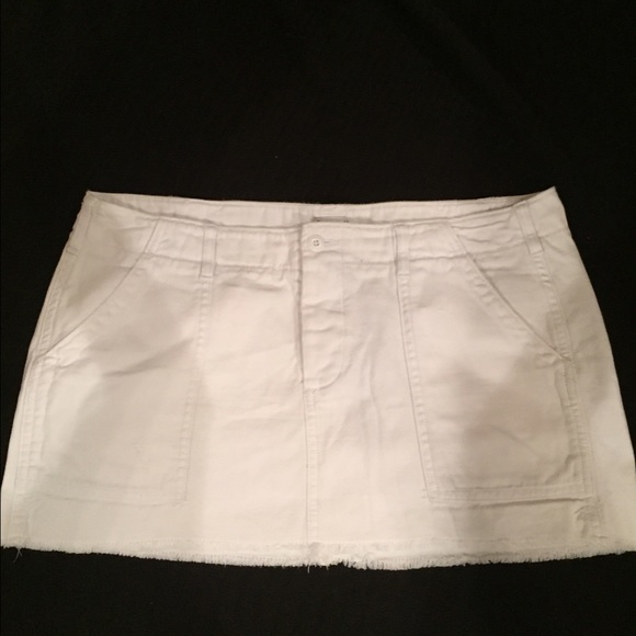 American Eagle white mini skirt.