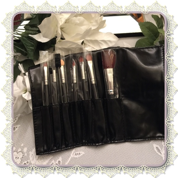 Dollface Other - Makeup Brush Set.    NWT