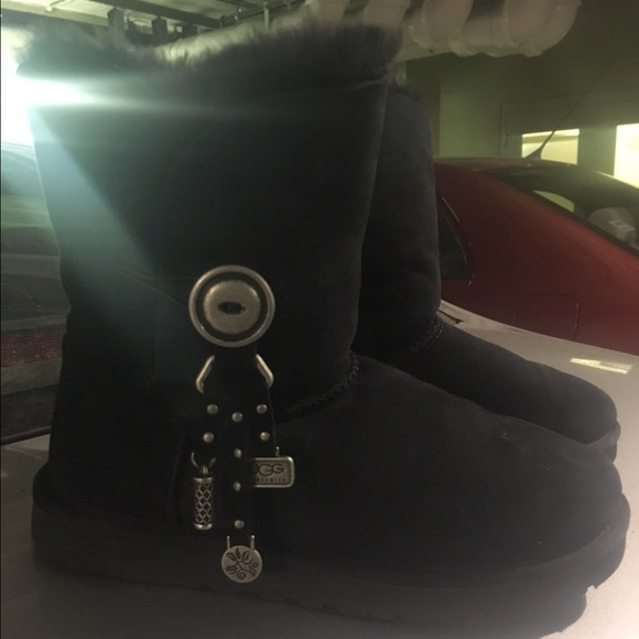 UGG black
