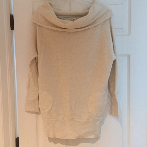 Off shoulder sweater - Picture 1 of 2