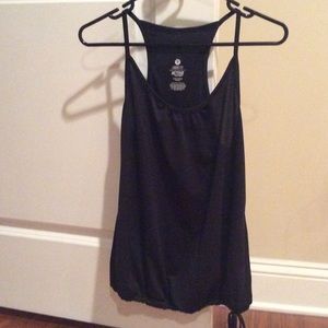 Size M Old navy sports top