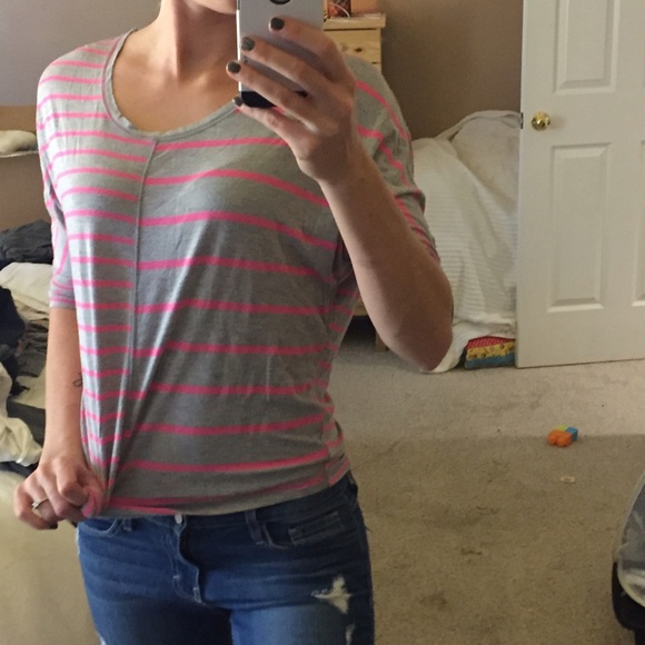 Workout top - Picture 2 of 3