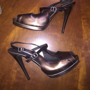 Vera Wang Lavendar heel (never worn)