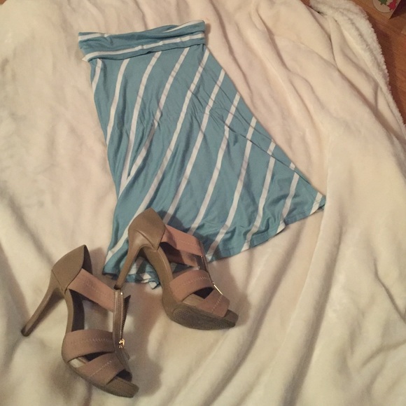 Blue flowy skirt! new with tags!