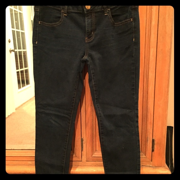 American Eagle jegging super stretch jeans.