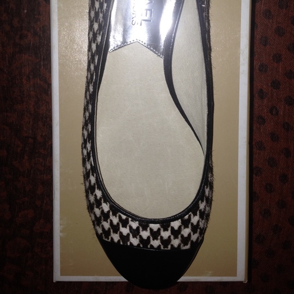 NEW Michael Kors leather and calf skin flats - Picture 3 of 4
