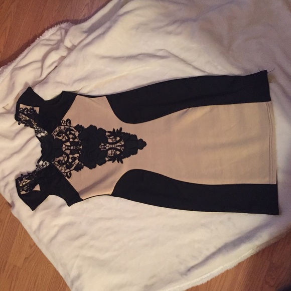 Knee length dress with black flower detailing