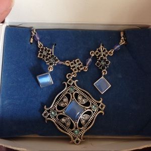 Necklace & earrings set