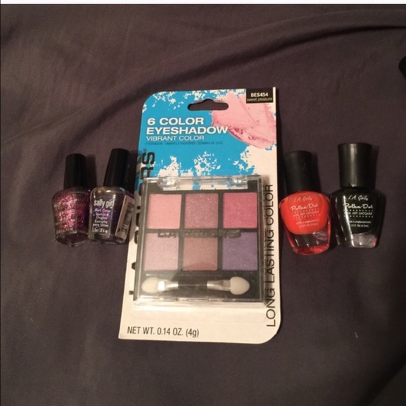 Makeup bundle - Picture 2 of 2