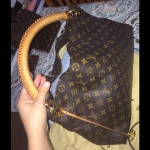 Louis Vuitton artsy mm