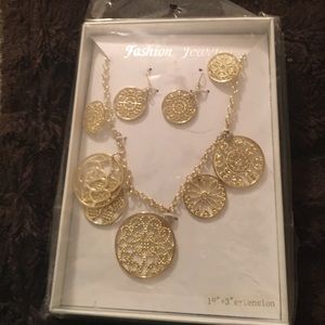 Fashion jewelry necklace and earrings