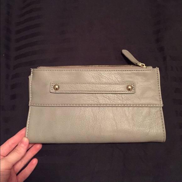 Fover 21 grey clutch