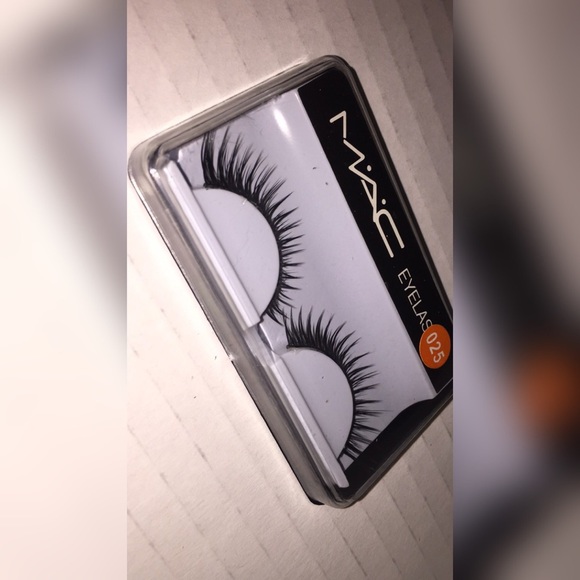 HP Mac Eyelashes - Picture 2 of 3