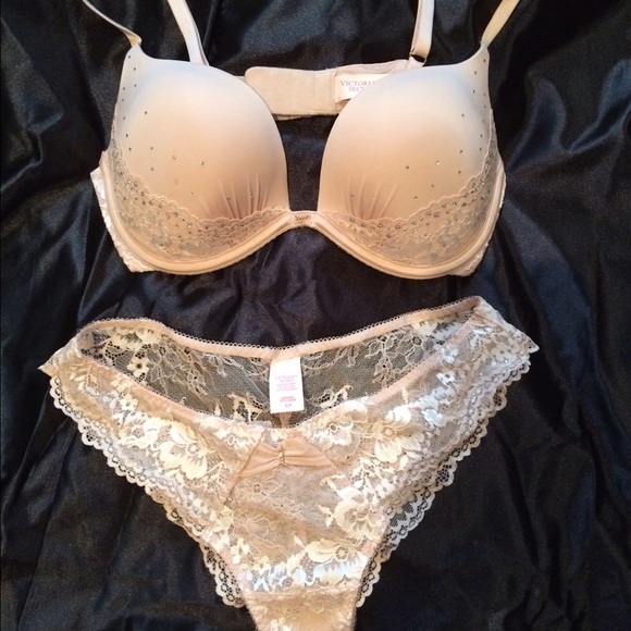Victoria's Secret Body By Victoria Push-Up Bra Set