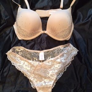 Victoria's Secret Body By Victoria Push-Up Bra Set