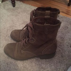 Cobb Hill brown boot