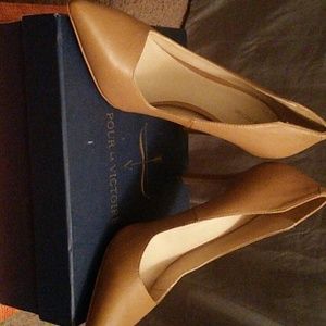 Never worn nude pumps