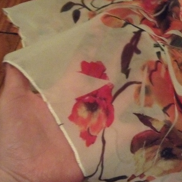 Flower Flowy One-Shoulder Top - Picture 3 of 4