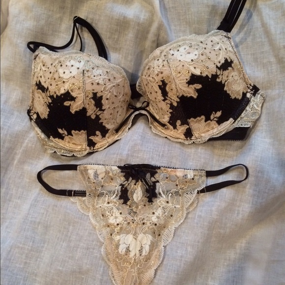 Victoria's Secret Very Sexy Push-Up Bra Set