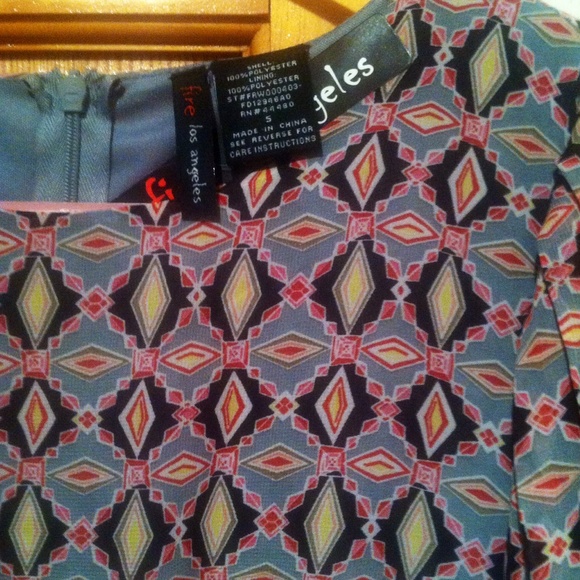 Geometric Motif Pleated Flare Sleeve Romper - Picture 2 of 4