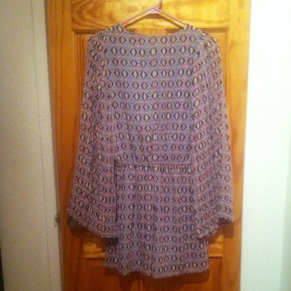 Geometric Motif Pleated Flare Sleeve Romper - Picture 3 of 4