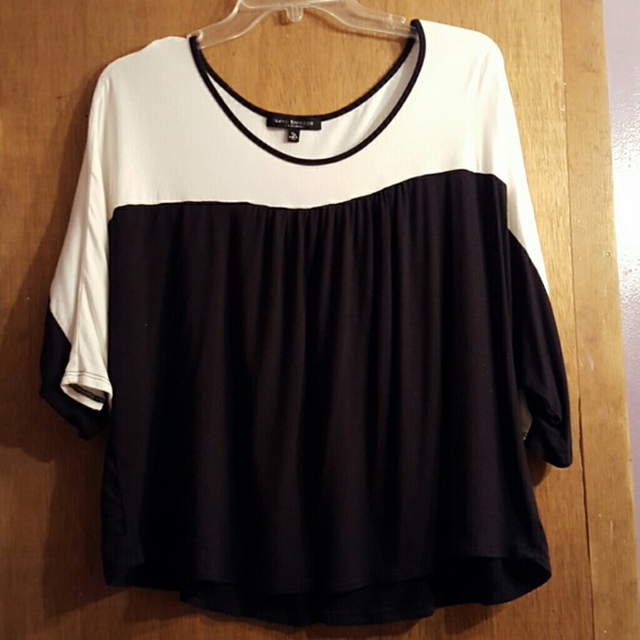 Black and White quarter sleeve shirt