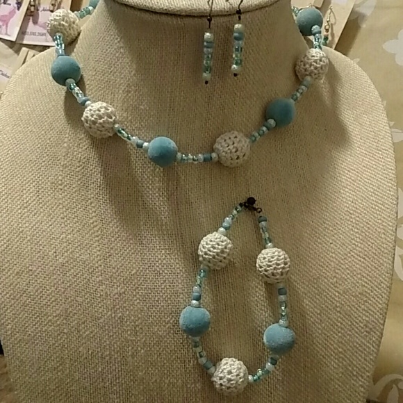 Three piece necklace set