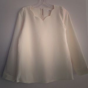 Scallop neck long sleeve blouse💕 NWOT!