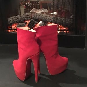 ‼️Louboutin Booties/Dust Bag/Box‼️