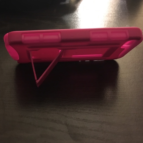 iPhone 5/5s Pink Kickstand Case - Picture 2 of 3