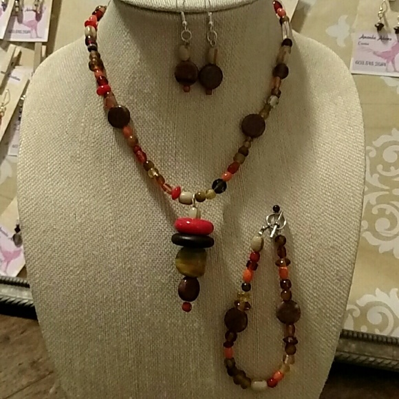 Three piece necklace set