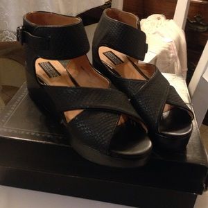 Deena & Ozzy Black wedge sandals size 8