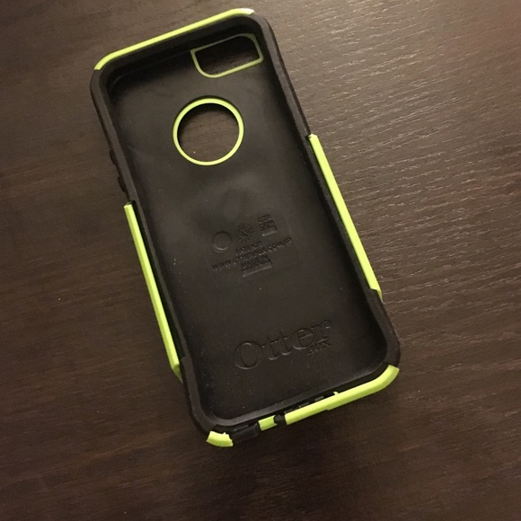 Negotiable OTTER BOX iPhone 5/5s. - Picture 2 of 3