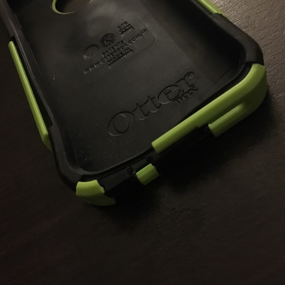 Negotiable OTTER BOX iPhone 5/5s. - Picture 3 of 3