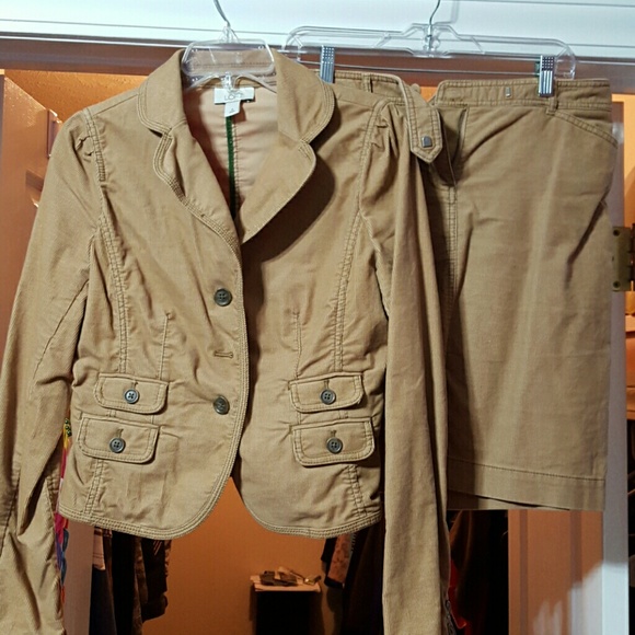 Jacket and skirt - Picture 1 of 1