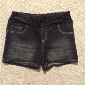 Maternity shorts