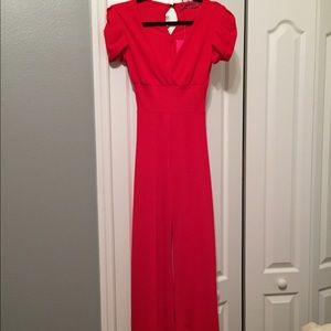 Boohoo petite red jumpsuit new size 4