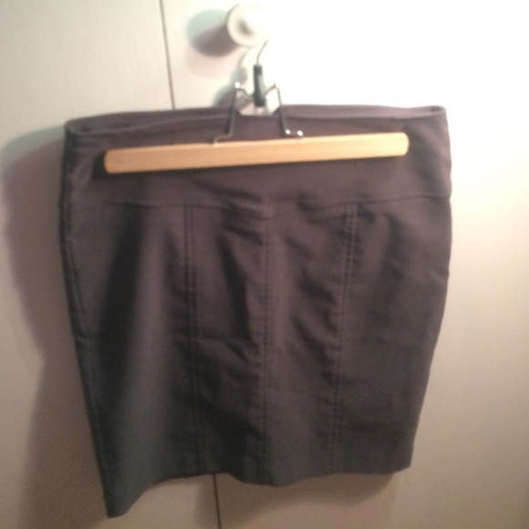 Gray pencil skirt
