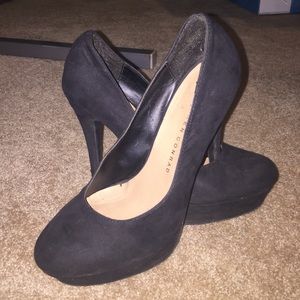 LC LAUREN CONRAD Black Pumps