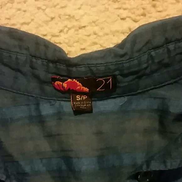 Button down shirt - Picture 2 of 4