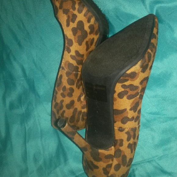Size 7 1/2 Ladies shoes - Picture 2 of 3