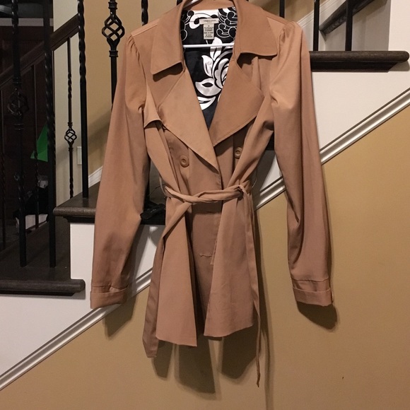 Vertigo trench coat size medium