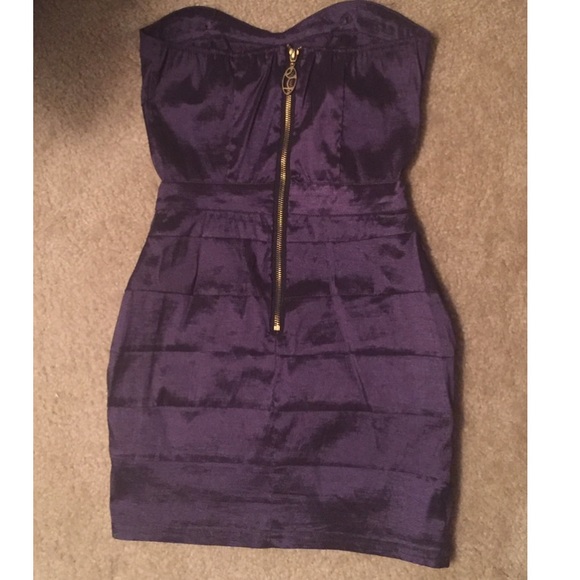 🔴 SOLD 🔴 Super cute dark purple 👗 - Picture 2 of 2