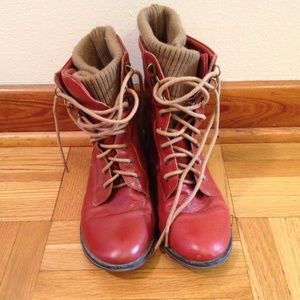 Red laced bootie size 7