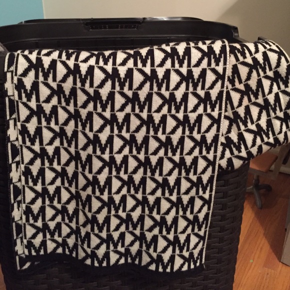 Michael Kors scarf