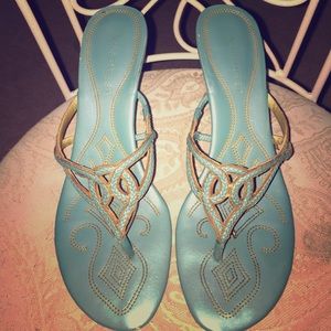 Thong sandals with heel