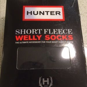Hunter short fleece well socks in black.