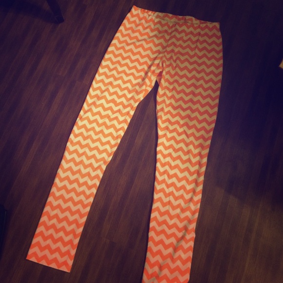 Women's Chevron Leggings - Picture 1 of 3