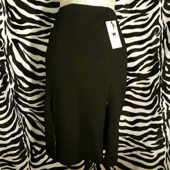Stunning Worth black pencil rayon blend skirt