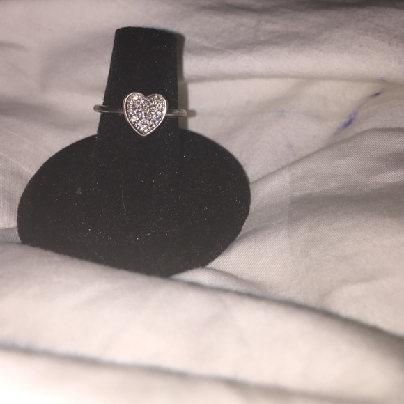 ✨Ariella Heart rhinestone ring✨